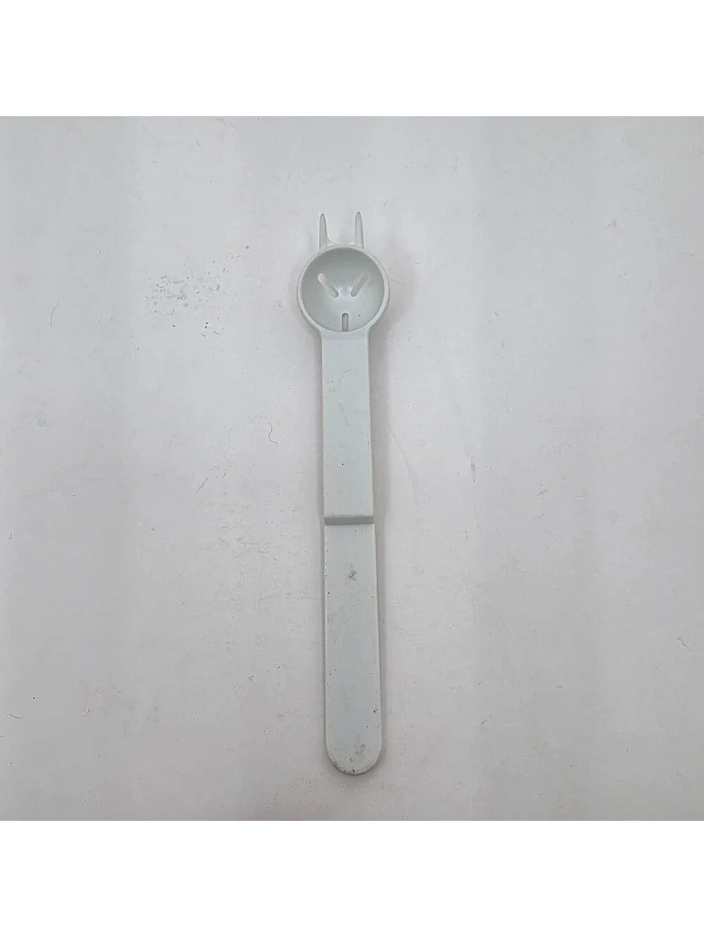 Vintage Tupperware Olive Picker Pickle Fork Spoon Gadget #1450 White